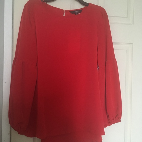 Full, flowing sleeves and light, airy material in Ruby red top size M - Picture 2 of 7